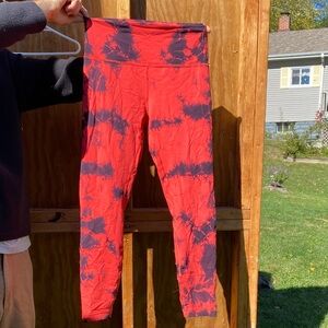 Lululemon Athletica Red and Black Tie-Dye Leggings